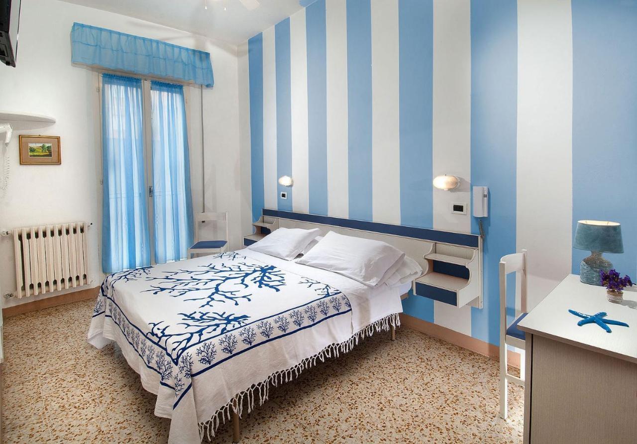 Hotel Cheri Rimini Exterior photo